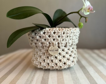 Natural cotton rope basket, produced in Italy.