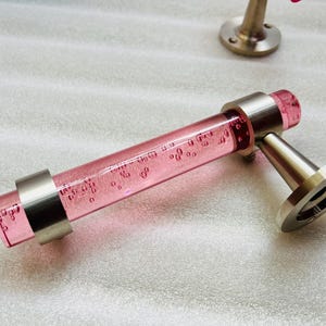 Porta carta igienica in lucite Timeless Elegance Bubble Rod, accessorio per il bagno