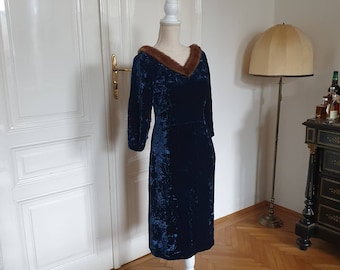 Vintage dress, handmade, original from the 1950s, made of petrol-colored silk velvet with a mink collar,