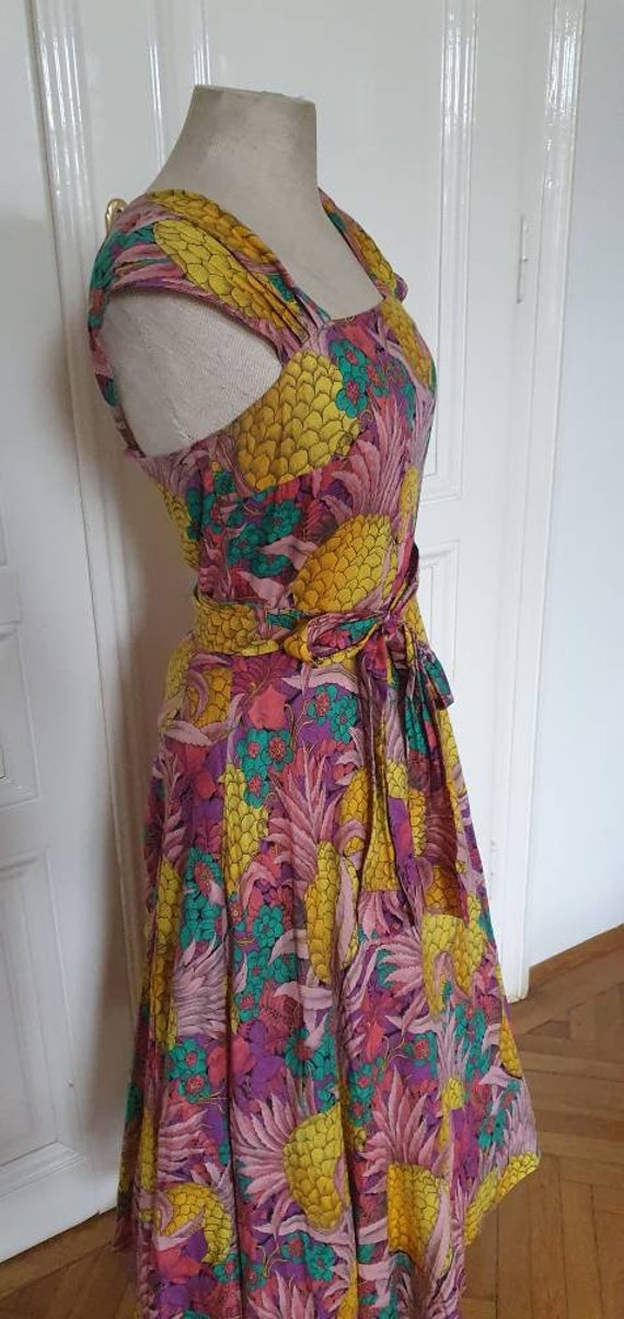 Vintage dress, 1980s does 1950s, tropical fruits,… - image 3