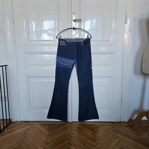 Y2k Bootcut Hüft Jeans mit ausgefranstem Bund, Stars und Stripes, Patchwork