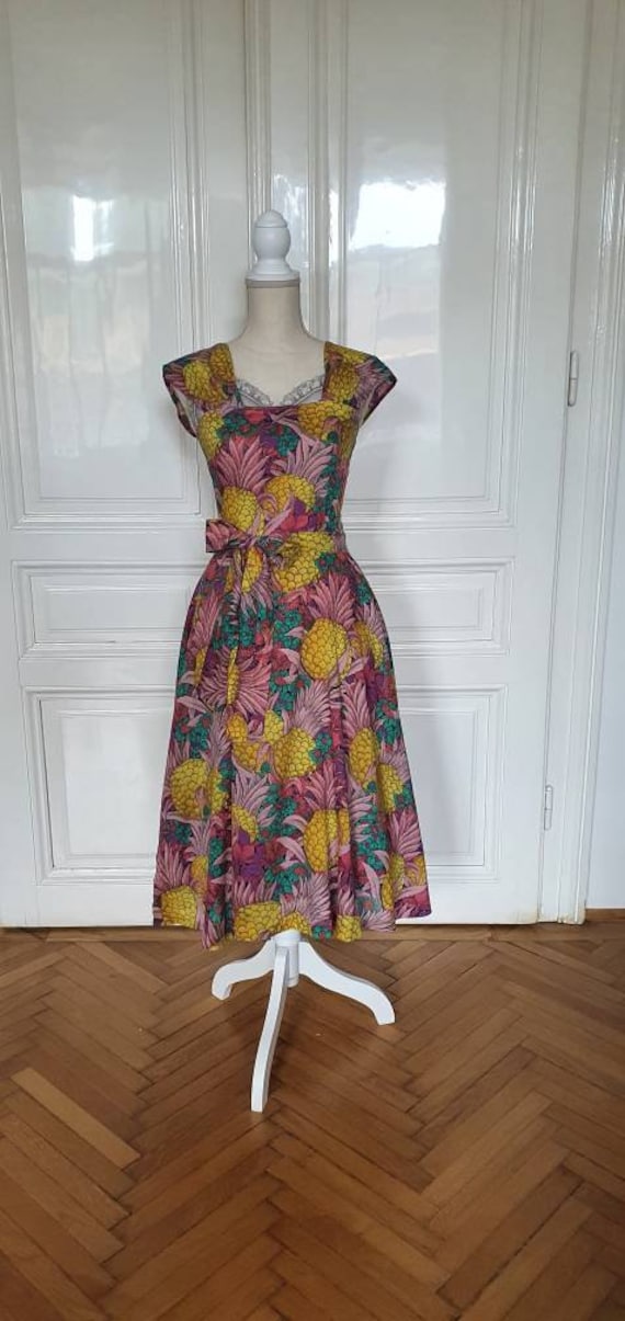Vintage dress, 1980s does 1950s, tropical fruits,… - image 2