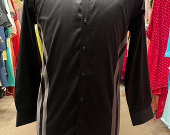 Camisa masculina de designer em preto e cinza.