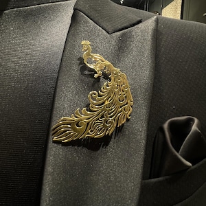 Gold Peacock Brooch Pin: Brass Lapel for Men&#39;s Suit