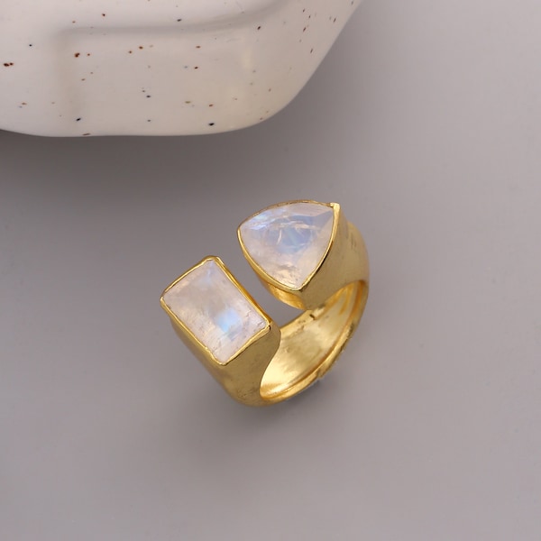 Moonstone ring gold. Statement ring in 925 silver. Designer cocktail rings. Party Wear ring comfortable ring. Lapis, labradorite ring.