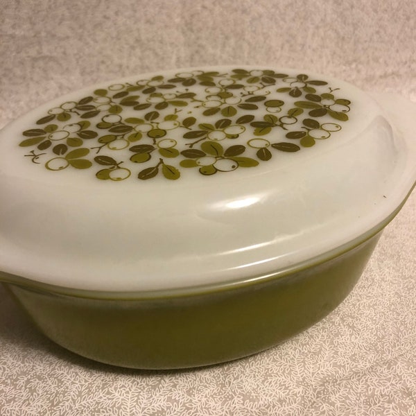 Vintage Verde Olive and Berries Pyrex Casserole Dish