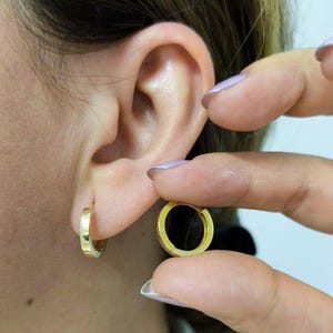 14K Gold Huggie Earrings: 15mm Square Hoop Earrings