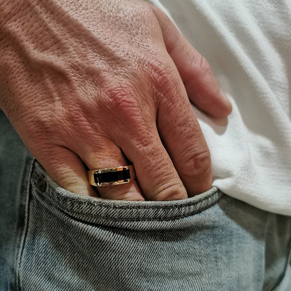 Mens onyx deals signet ring