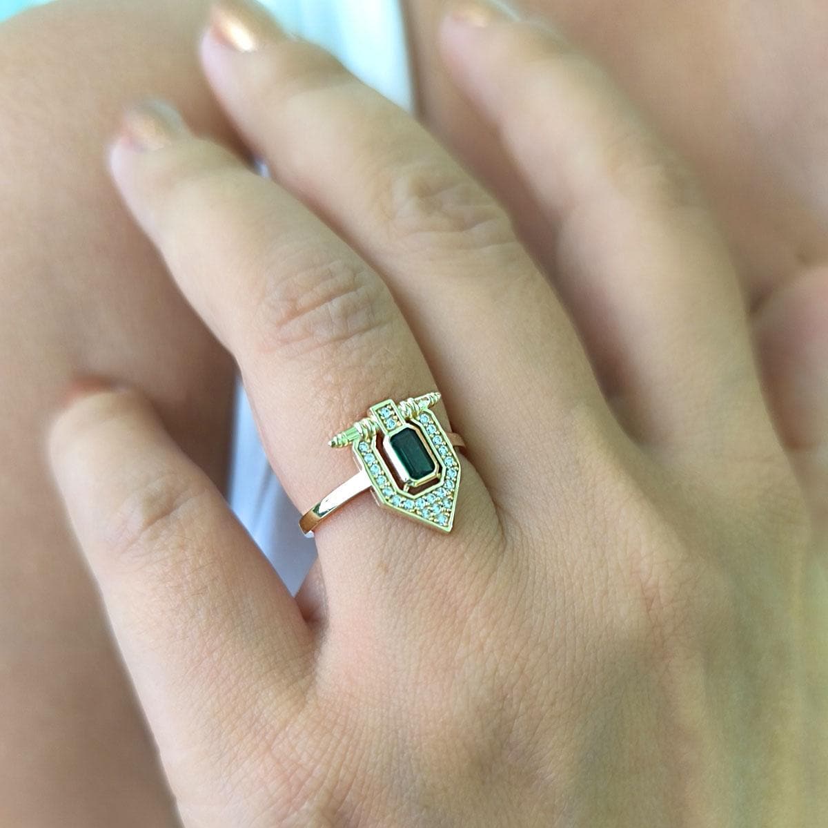 グリーンストーン 14K ゴールドリング 女の子への誕生日プレゼント 