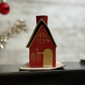Casa navideña de cartón vintage, pueblo navideño, retro