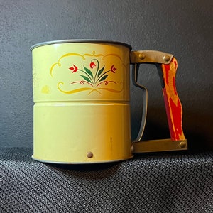 Vintage Hand I Sift Flour Sifter / Hand Sieve