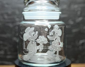 Pojemnik z lat 80. z trawionego szkła w kształcie Myszki Miki i Myszki Minnie, sklep Crystal Arts, Magic Kingdom, słoik z zamknięciem