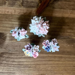 ヴィンテージ磁器フラワーバスケット、春の花、ミニチュア小物