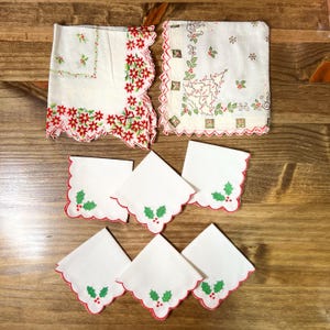 Vintage MCM Holly Berry Cocktail Napkins, Christmas Napkins, Decorative Handkerchiefs