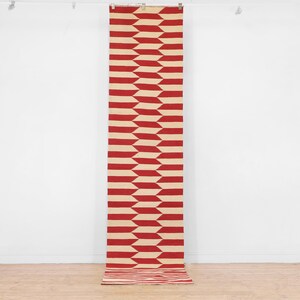 以下が含まれることがあります： 斑点のあるマット仕上げのセラミックマグカップ3個セット。マグカップはクリーム色、ライトグレー、ダークグレーの色合いです。各マグカップはシンプルでミニマリストなデザインで、丸みを帯びたハンドルが付いています。