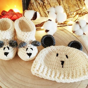 White Crochet Bear Booties and Hat, Baby and Mom-to-Be Gift Box, Welcome Baby Gift Hamper, Perfect Newborn Gift Basket Idea, Baby announce