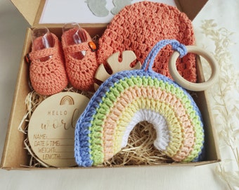 Stivaletti e cestino per cappelli per condividere la gravidanza con la famiglia, berretto e scatola per l'annuncio della nascita di un bambino con peluche arcobaleno, regalo per neonati