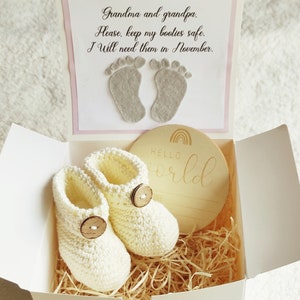 Baby announcement booties, Grandparents announcement gift, Crochet baby booty, Annonce grossesse grand parents, Booty box for parents to be