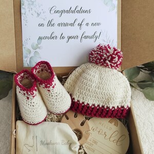 Gift box for new mom, Warmth and Love Gift Box for Baby and Future Mom, Newborn hat and booties set, Gender reveal party, Expecting Mom box