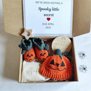 Halloween-Schwangerschaft enthüllen Großeltern, Kürbis-Baby-Booties und Hut, Halloween-Baby-Geschenk-Box, Schwangerschaftsgeschenk, Halloween-Babyparty