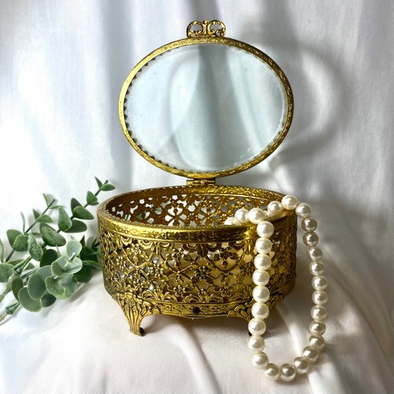 Vintage gold footed trinket - Gem