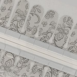 Nagellackaufkleber, Spitzenlackstreifen, selbstklebende Nagelfolien, Nageldesign, florale Nagelmaniküre, transparenter Hintergrund