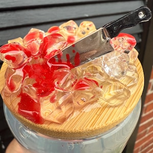 Bamboo lid with faux ice blood and knife / works with all standard glass can style tumblers / 12 oz / 16 oz / 18 oz