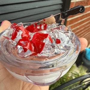 Lid with faux ice blood and knife / works with standard 20 oz skinny tumbler