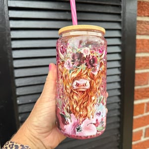 Glitter globe / snowglobe / Highland Cow tumbler / 16 oz glass can tumbler / bamboo lid and matching color straw