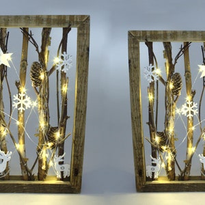 Wandbild aus Holz beleuchtet