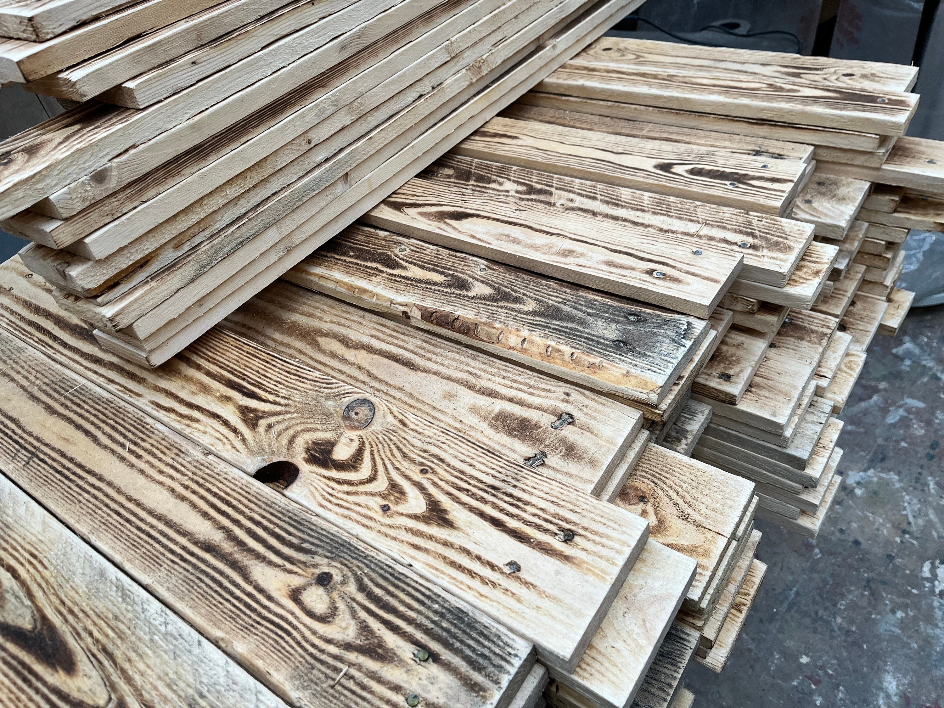 Reclaimed Pallet Wood Wall Cladding - Scorched Effect, Mixed Pine, 15 Square Meters