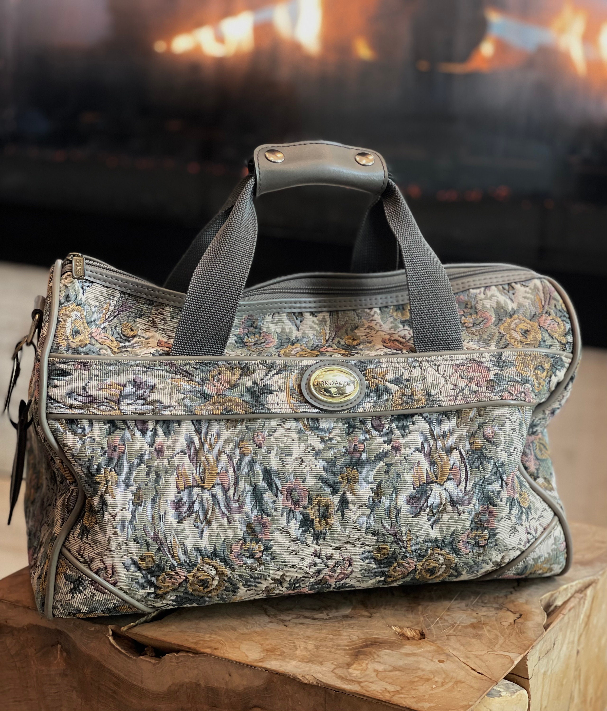 VINTAGE FRENCH LUGGAGE CO COUNTRYSIDE WITH UNICORN SUEDE TAPESTRY 25  PULLMAN