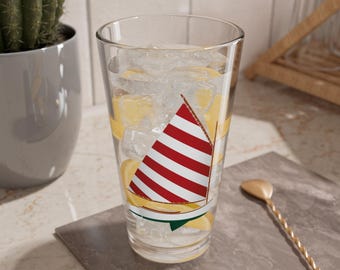 Cat boat, Red and White Sail, Pint Glass, 16oz
