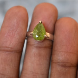Green peridot ring-peridot ring-natural gemstone ring-natural green peridot ring-925 silver ring-oval peridot ring-statement ring-gemstone