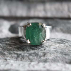 Natural emerald ring-925silver ring-engagement ring-emerald ring-green emerald ring-natural green emerald-anniversary ring-gemstone ring