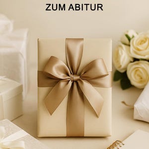 May include: A beige gift box with a large brown satin bow. The box is surrounded by other wrapped gifts and a bouquet of white roses. The text "DAS PERFEKTE GESCHENK ZUM ABITUR" is printed on a white background.