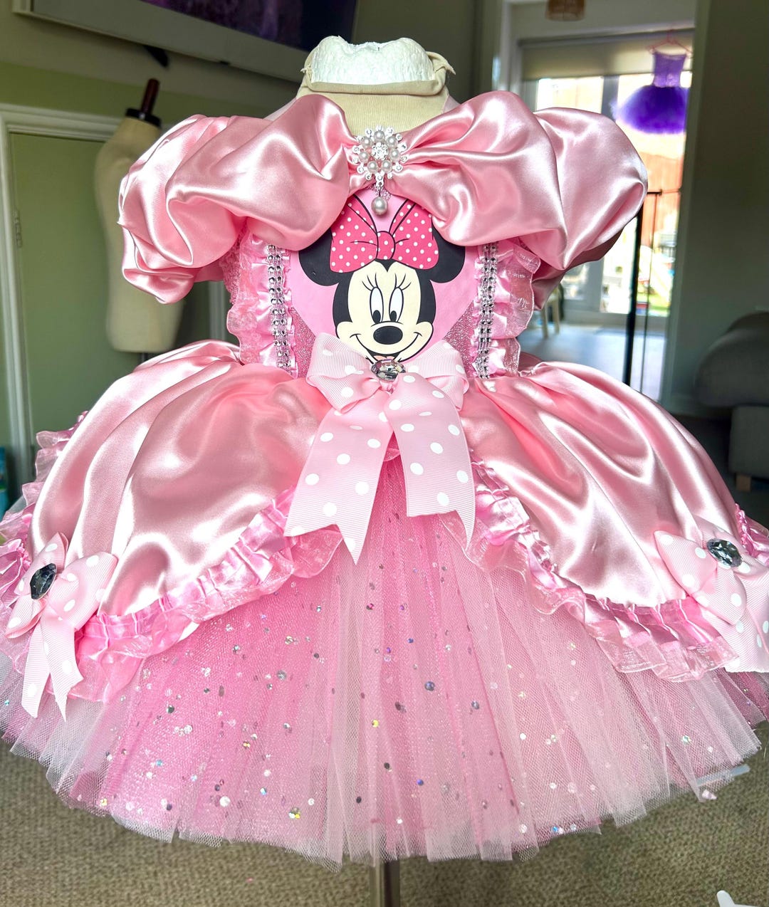 minnie mouse pink dress and Gold Polka dot with Tutu LoverDovers An easel is attached so the cutout will be free Girls MINNIE / Toddler /