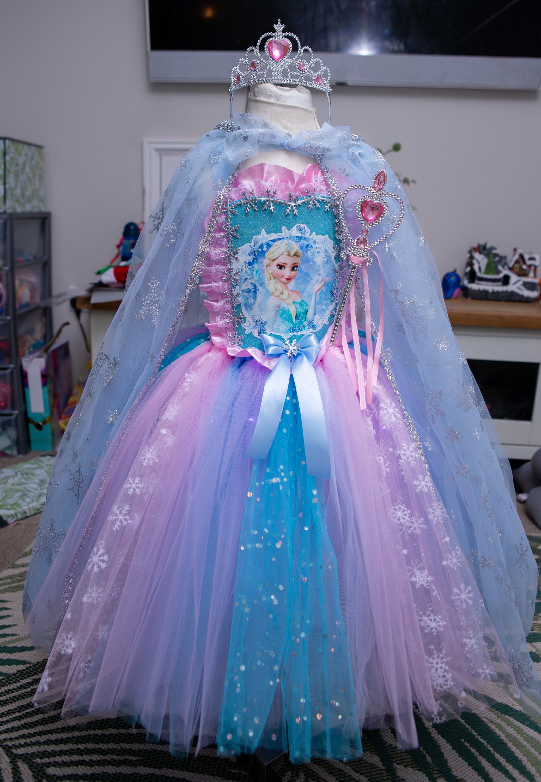 PINK PRINCESS ELSA/frozen deluxe tutu dress with tiara/wand/cape