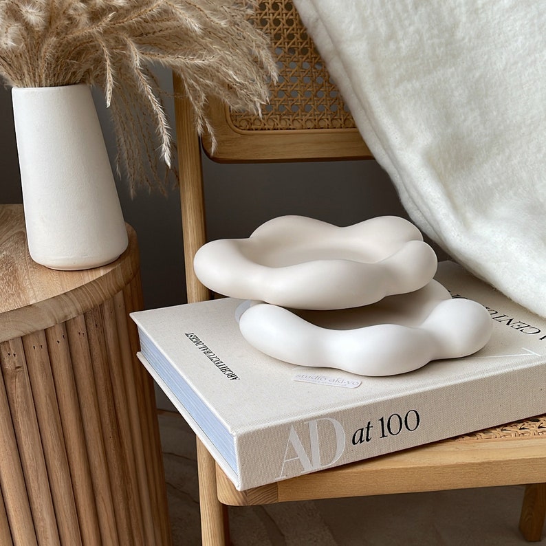 Add a touch of modern sophistication to your home with our versatile trinket tray. Crafted from an eco-resin material with a versatile design and neutral color palette, our catch all trinket trays can be used to store and display a variety of items.