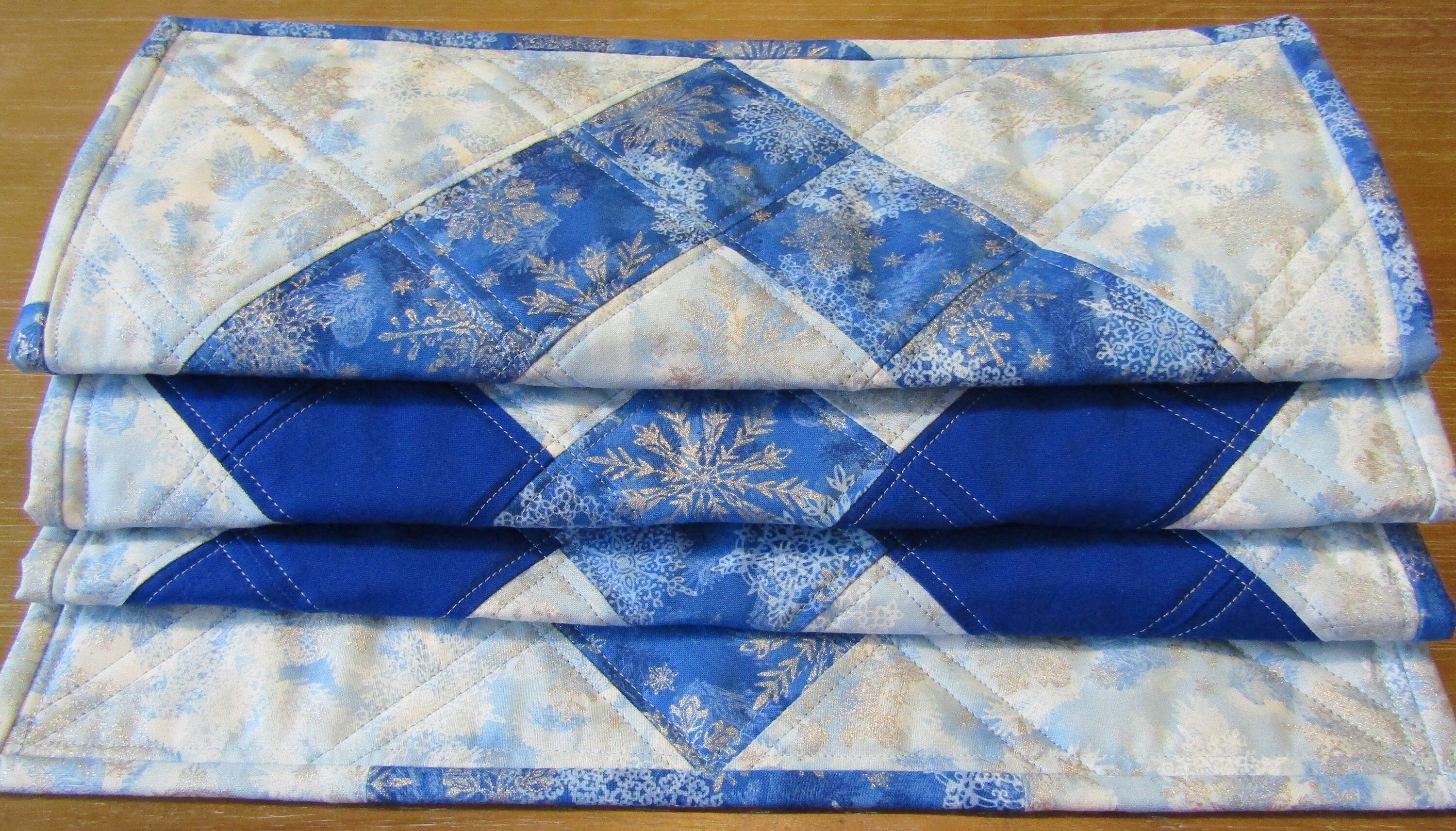 Christmas Bloom Quilted Table Runner NCU0DQQ097