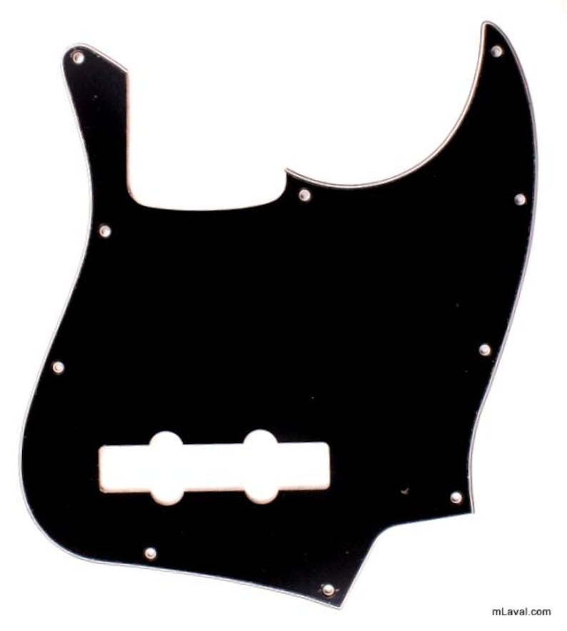 Puede incluir: Un golpeador negro brillante para bajo, con una forma distintiva, con dos recortes rectangulares y varios orificios para tornillos. El golpeador est&aacute; dise&ntilde;ado para proteger el cuerpo de la guitarra y mejorar su atractivo est&eacute;tico.