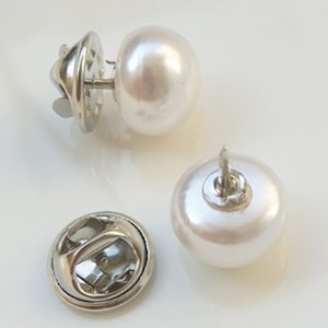 Delicado broche de solapa de perla de agua dulce: broche de acero inoxidable