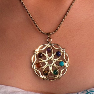 Flower chakra Necklace ,Chakra Healing Pendant Necklace with Seven Gemstone Crystals in Sacred Geometry Design – Spiritual Energy Jewelry