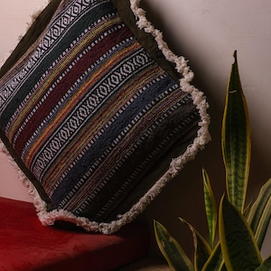 Funda de cojín de patchwork reciclado / Cojín bohemio hippie, decoración sostenible para el hogar (45 x 45 cm)