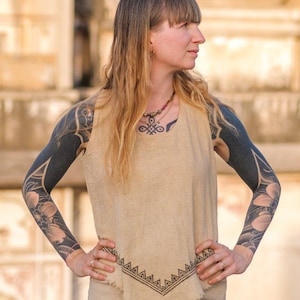 Handgemaakte katoenen crop top: boho mouwloze festivalblouse