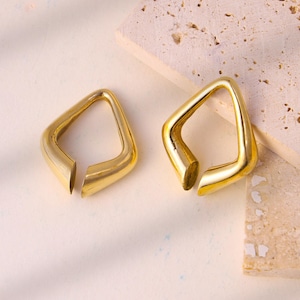 Pendientes geométricos dorados / Pesas tribales de latón / Aros minimalistas gruesos / Pendientes con estilo Whimsigoth / Pendientes aztecas modernos