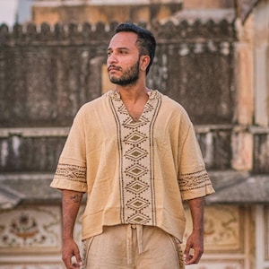 Aho Kurta - Aho Kurta, Herren Kurta, Geschenke für Ehemann, OM-Druck Kurta, handgefertigtes Herrenkleid, indisches Kleid, ethnische Kleidung für Männer
