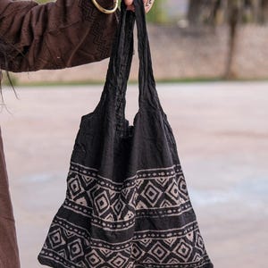Ikshana Einkaufstasche, handgemachte Boho-Baumwolltasche, schwarze ethnische Schultertasche, Block-Druck-Einkaufstasche, Stammes-Stoff-Einkaufstasche, Boho-Markttasche