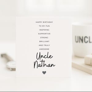 Gelukkige verjaardagskaart voor oom, leuk inspirerend sterk briljant ontwerp, minimalistische stijl, geweldige oom zoals Nathan, oom verjaardagskaart