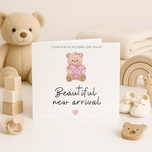 C'est une carte de bébé fille, carte de bébé rose ours en peluche, carte de félicitations de petite fille, belle carte de nouvel arrivage, cadeau nouveau-né fille